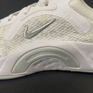 Nike Women’s Renew In-Season TR 11 DA1349-101 “White / Pure Platinum” Size 7.5